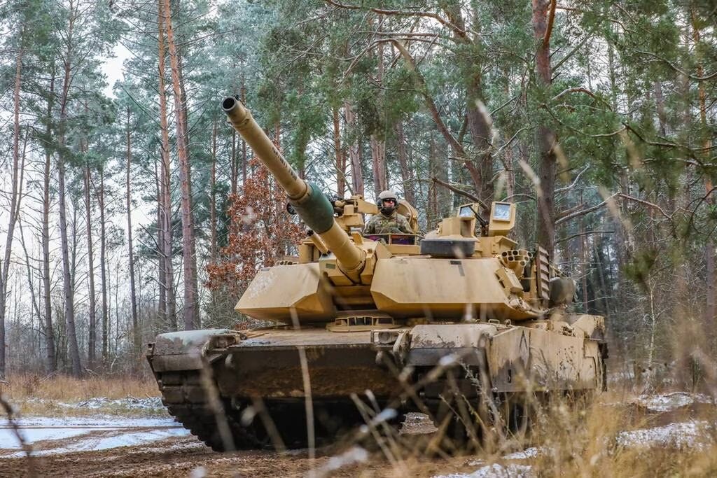تداوم جنگ‌افروزی آمریکا با آموزش نیروهای اوکراینی برای استفاده از تانک آبرامز