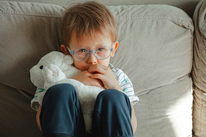 مشکلات بینایی کودکان و عوامل مؤثر در بروز آن