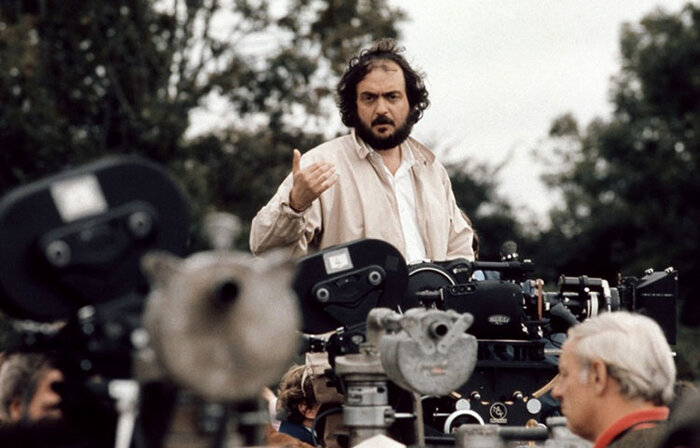 پدرم درآمد تا آدم فرهنگی باشم، مگر دیوانهام خودم را سیاسی کنم