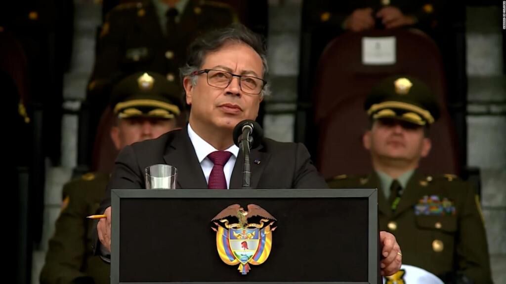 Presidente de Colombia exige renuncia de todo su gabinete