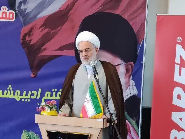 کارگران ستون جامعه برای توسعه و آبادانی هستند