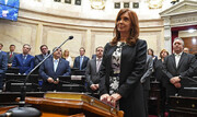 Kirchner critica dolarizar la economía y califica de “inflacionario” acuerdo de Argentina con FMI