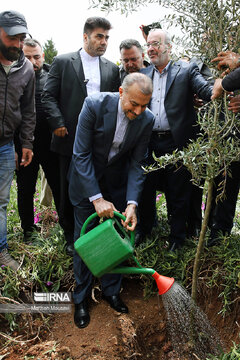 Iran FM visits Lebanon's Maroun El Ras near border with Israel