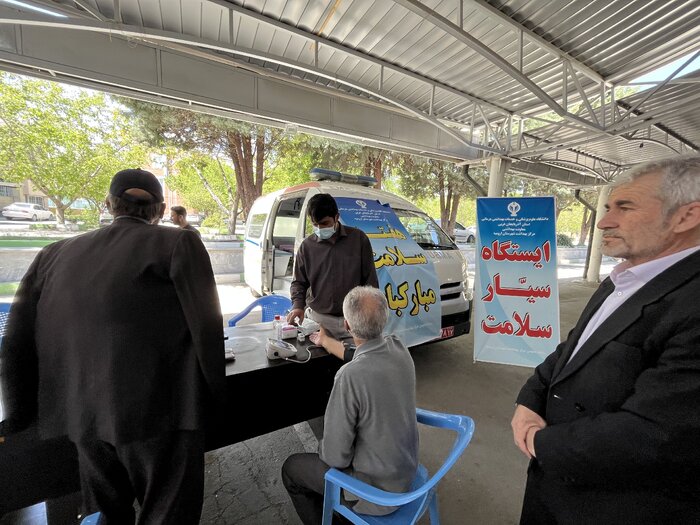 فشار و قند خون نمازگزاران جمعه در ارومیه سنجش شد