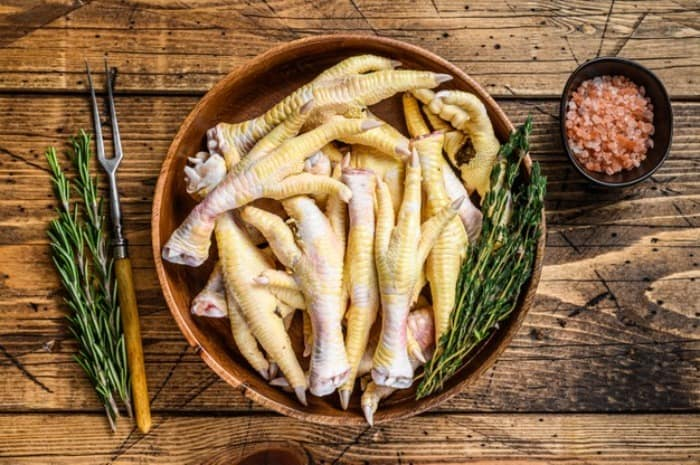 آموزش صحیح پاک کردن و پختن پای مرغ