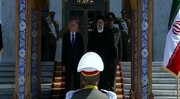 Ayatollah Raisi begrüßt den Präsidenten von Irak offiziell