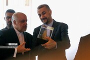 ایرانی وزیر خارجہ نے حزب اللہ کی مزاحمت کا نشان حاصل کیا