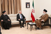 Das Treffen des Präsidenten des Irak mit dem Führer der Islamischen Revolution