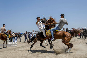 Le premier festival des nomades Shahsavan a eu lieu vendredi soir (28 avril 2023) à Jafarabad de la région Moghan, dans la province turcophone d'Ardabil, au nord-ouest de l’Iran, avec la présence de Seyyed Ezzatullah Zarghami, ministre du Patrimoine culturel, du Tourisme et de l'Artisanat, et des ambassadeurs de l'ECO (l’Organisation de coopération économique). (Photo : Reza Zare)