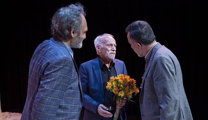 تقدیر از عزتالله رمضانیفر پیشکسوت تئاتر، سینما و تلویزیون در لانگ شات