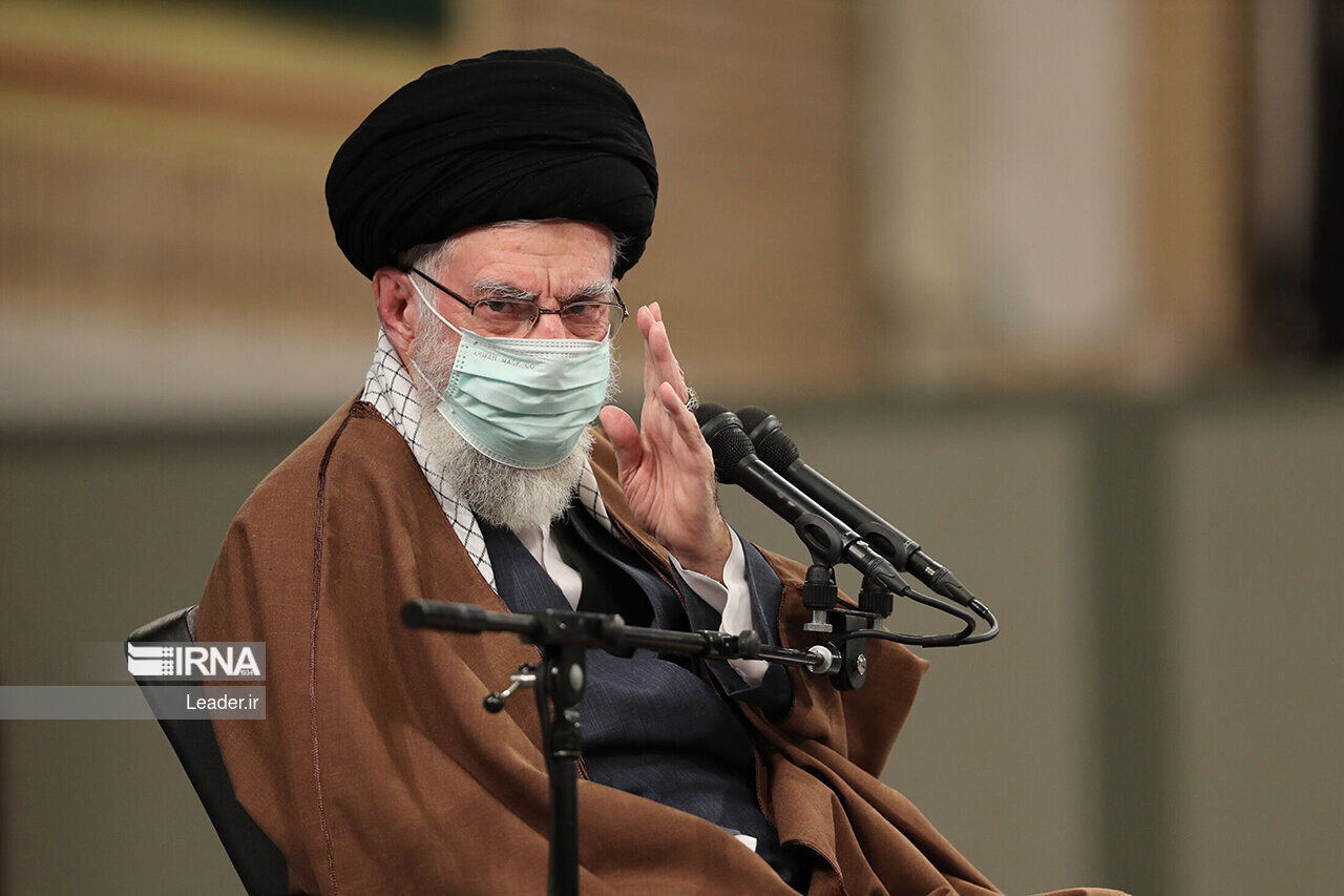 El ayatolá Jamenei se reúne con un grupo de trabajadores 