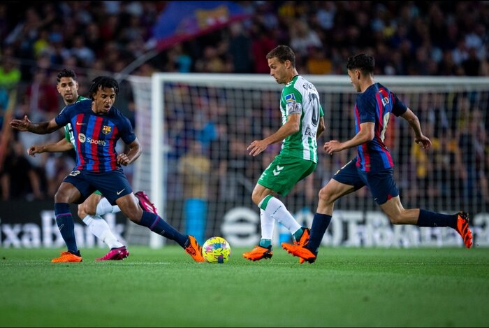 آتشبازی بارسلونا در خانه/ آبی و اناریها، یاغی و بدون توقف