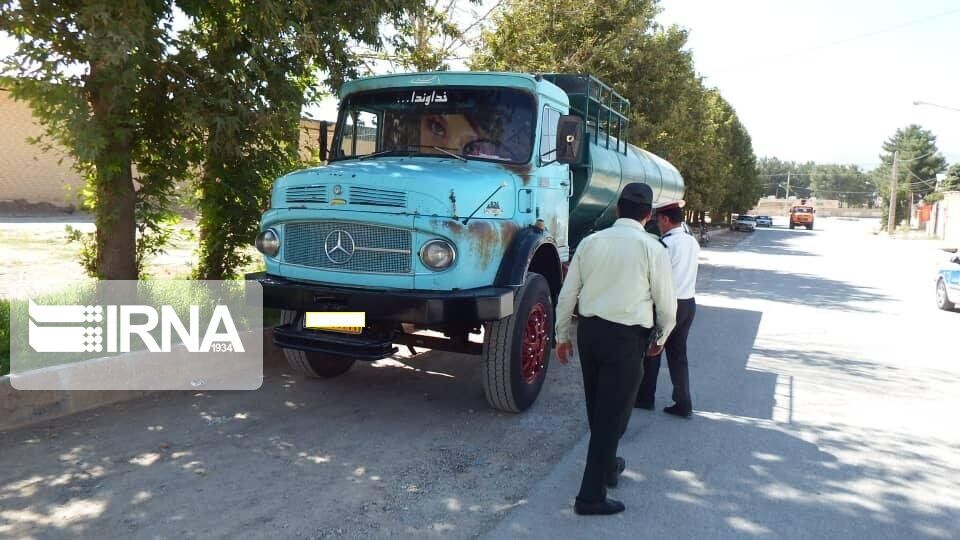 عامل مزاحمت به کامیون‌های حامل محصولات کشاورزی در قلعه‌گنج بازداشت شد