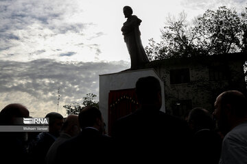 Persian poet 'Saadi' sculpture unveiled in Tehran