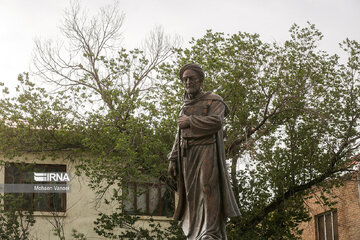 Persian poet 'Saadi' sculpture unveiled in Tehran