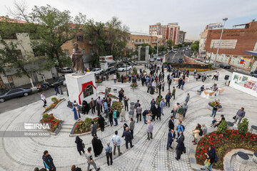 Persian poet 'Saadi' sculpture unveiled in Tehran