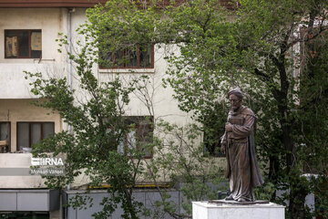 Persian poet 'Saadi' sculpture unveiled in Tehran