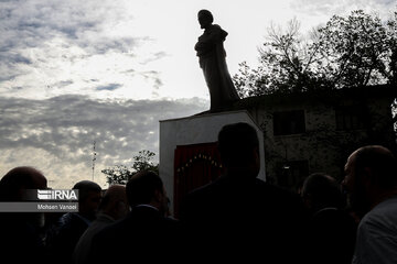 La statue de « Saadi » a été dévoilé à Téhéran