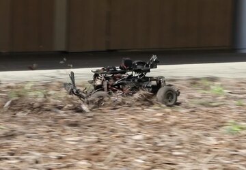 ربات‌های کوچک یاد می‌گیرند در جهان واقعی با سرعت برانند + فیلم