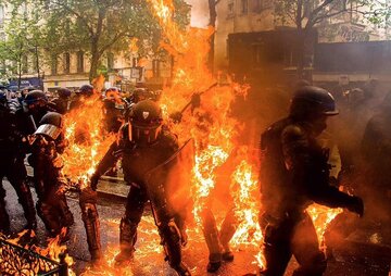 حمله معترضان به پلیس فرانسه در روز جهانی کارگر / ۲۹۱ نفر بازداشت شدند + فیلم
