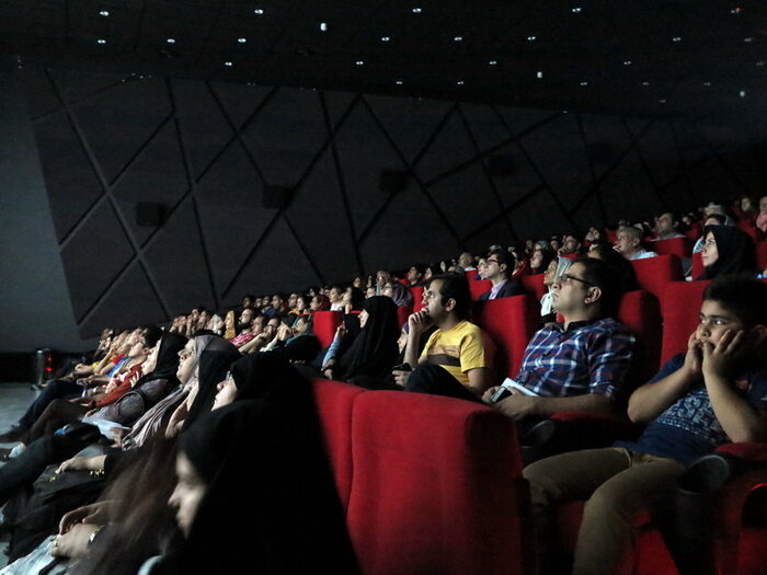 معلمان خراسان رضوی از تماشای فیلم رایگان در سینماها استقبال کردند