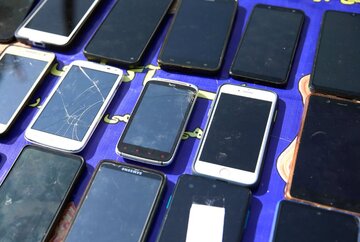 جلوگیری از خروج ۲۴۹ تلفن همراه سرقتی در مرز ماهیرود