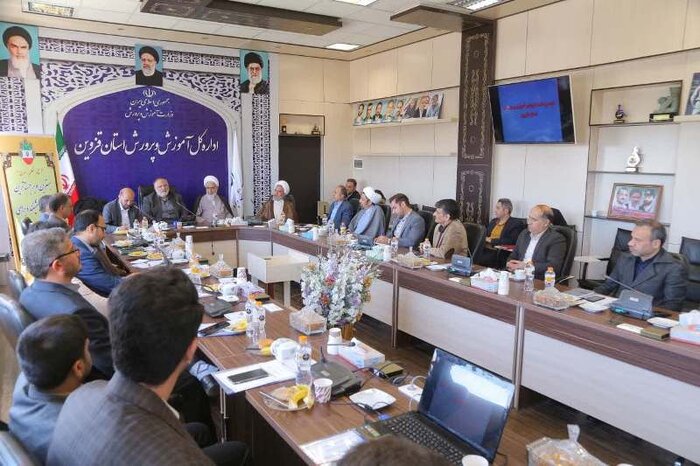 نباید در مورد استفاده از ظرفیت جوانان در مناصب حساسیت بی مورد به خرج داد