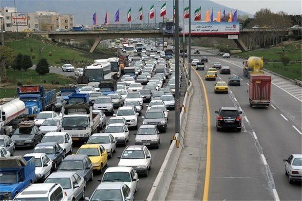 ترافیک در آزادراه تهران - کرج -قزوین سنگین است