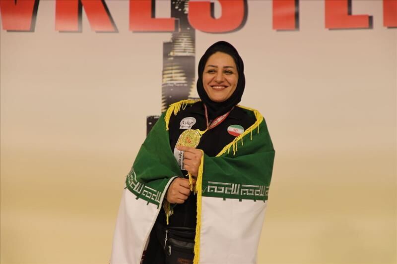 Bras de fer: une femme iranienne remporte la médaille d'or au championnat d'Asie