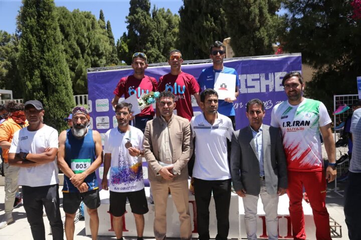 دوندگان البرز قهرمان مسابقات دو نیمه ماراتن آقایان به مناسبت روز شیراز شدند