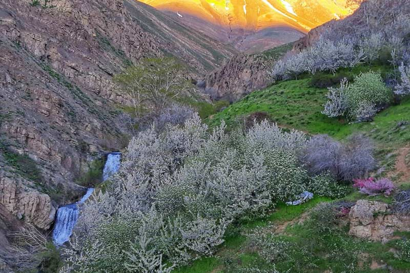 روستا و آبشار سنگان، روستایی سرسبز و پر آب