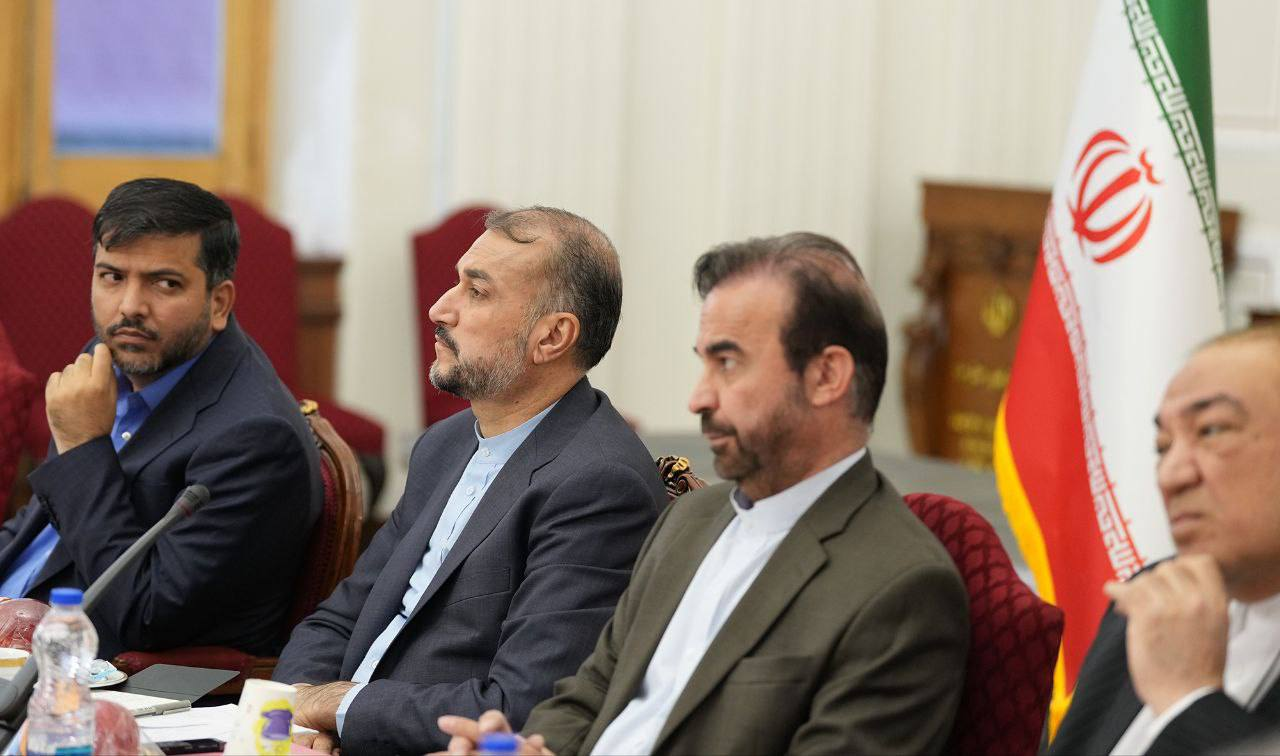 تاکید نمایندگان و نخبگان سیستان و بلوچستان و وزیر خارجه بر پیگیری حق آبه هیرمند