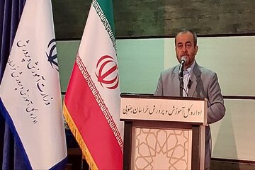 استاندار خراسان جنوبی: معلم مبنای تحول و پیشرفت است