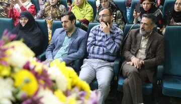 نشست تخصصی پوشاک اقوام ایرانی در شیراز برگزار شد