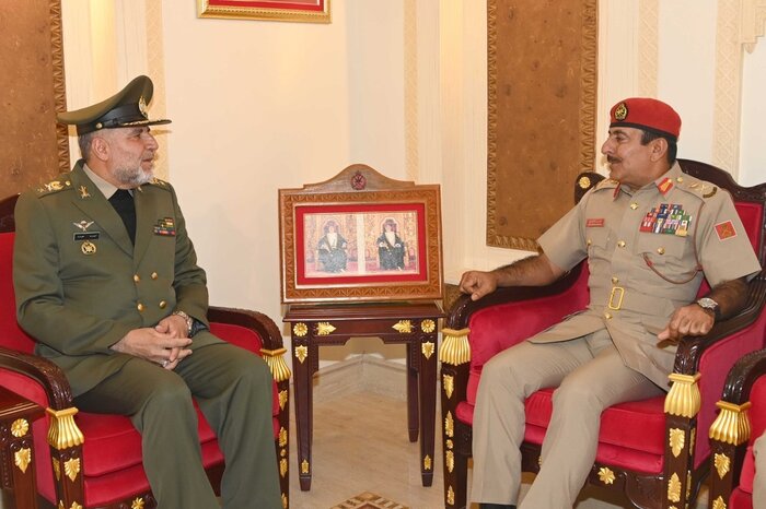 Iran’s top army cmdr. meets Omani military officials in Muscat 