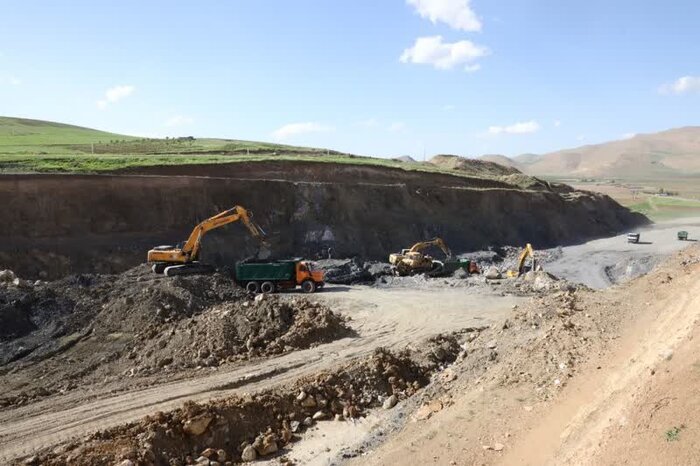 معاون رییس جمهور از روند احداث بیمارستان اشنویه و بزرگراه نقده - پیرانشهر بازدید کرد