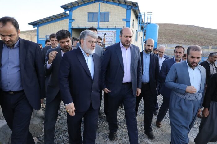 معاون رییس جمهور از روند احداث بیمارستان اشنویه و بزرگراه نقده - پیرانشهر بازدید کرد