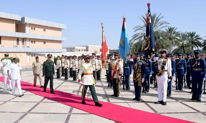 Le commandant en chef de l'armée iranienne rencontre le vice-Premier ministre omanais chargé des affaires de défense