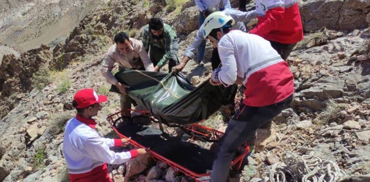 پیکر فرد مفقودی در کوه‌های اطراف رفسنجان پیدا شد