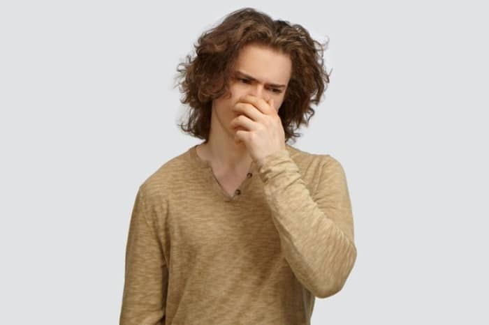 عوارض ماندن آب در گوش و روش خانگی خشک کردن آن