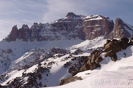 گردش در شیرکوه یزد؛ سفری به دنیای صخره و طبیعت