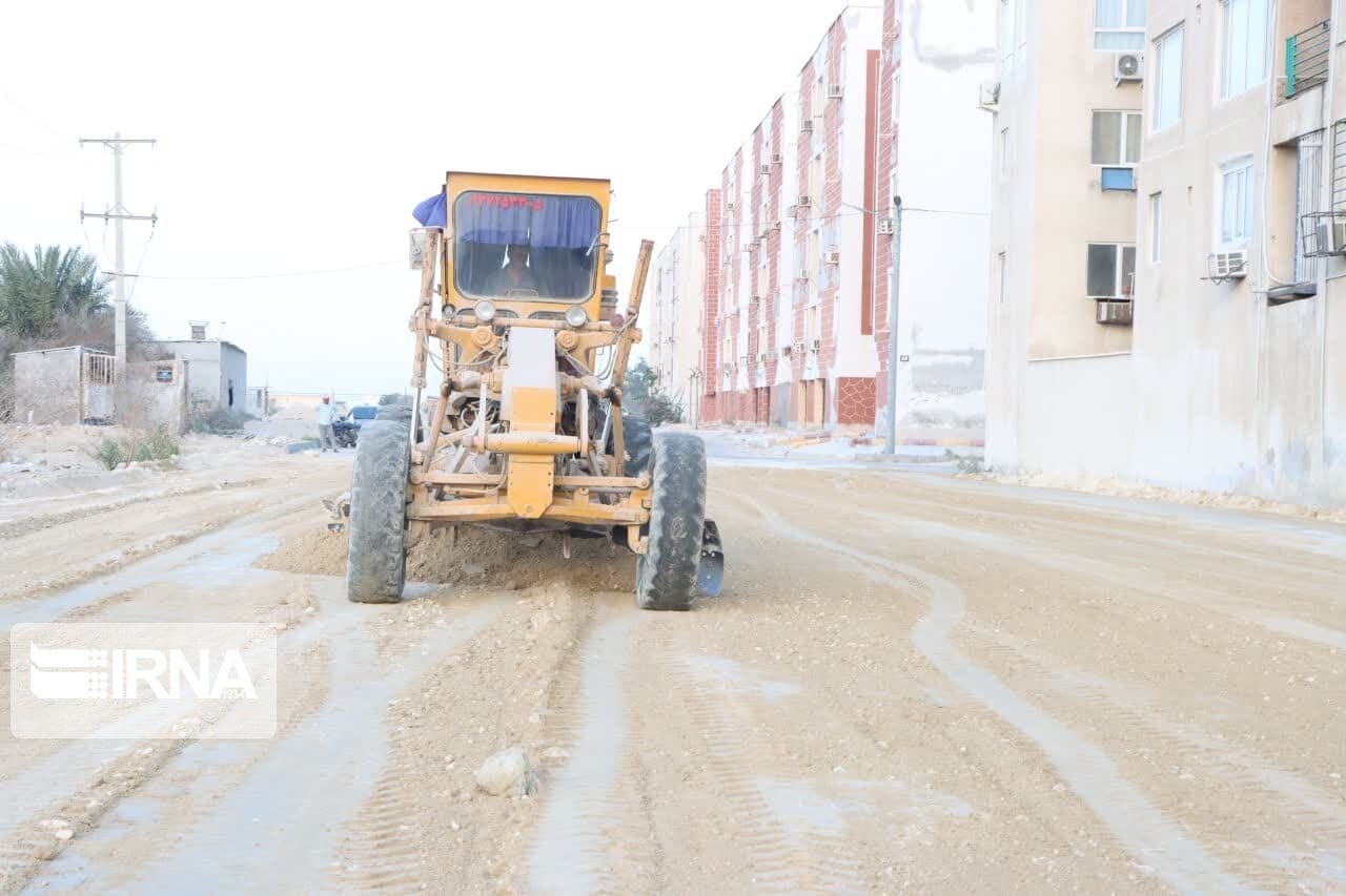 عملیات تکمیل زیرسازی و آسفالت معابر مسکن مهر قشم آغاز شد