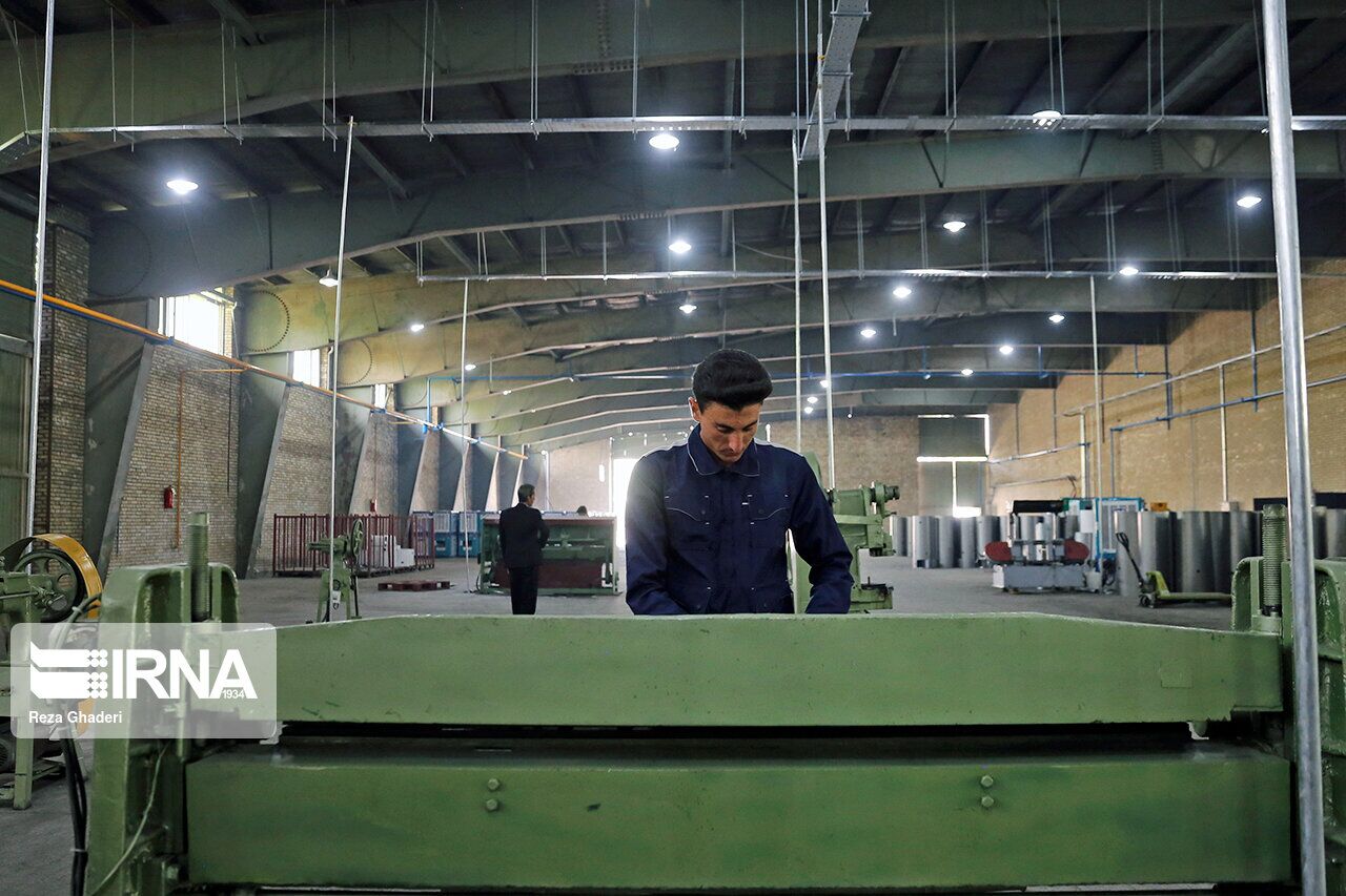 تداوم رفع چالش‌های تولیدکنندگان فارس؛ چرخ ۱۷۳ واحد تولیدی بهتر می‌چرخد