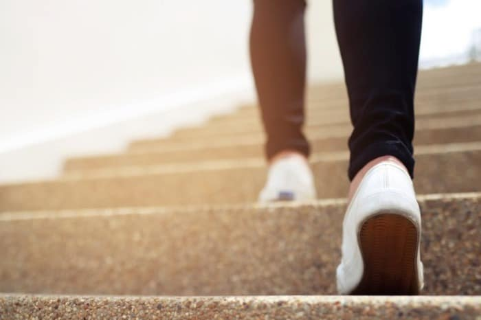دلیل خستگی و تنگی نفس هنگام بالا رفتن از پله