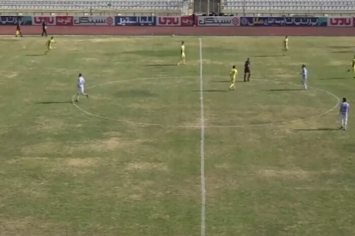 تیم فوتبال شهرداری آستارا برابر فجر سپاسی شیراز به تساوی رسید