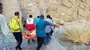  تلاش امدادگران برای انتقال جسد از رودخانه کوهستانی در کهنوج