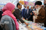 Visitas del líder de Irán a las 33 ediciones de la Feria Internacional del libro de Teherán