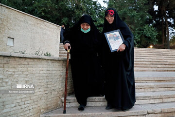 Le commandant de la force Quds du CGRI rencontre les familles des martyrs