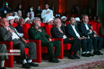 Le commandant de la force Quds du CGRI rencontre les familles des martyrs