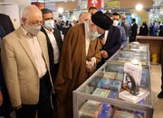 El Líder Supremo visita la 34ª Feria Internacional del Libro de Teherán